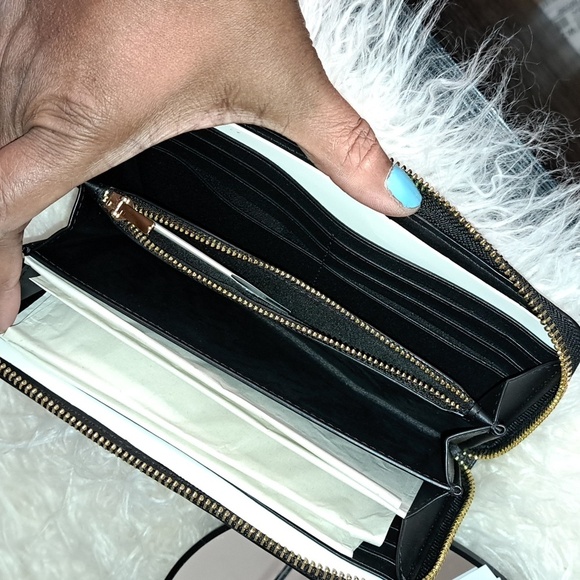 Coach NWTs Long Zip Around Wallet In Signature Canvas - Picture 7 of 8